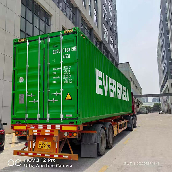 Máquinas de rosqueamento de porcas TAICHUANG enviadas com sucesso para clientes no exterior