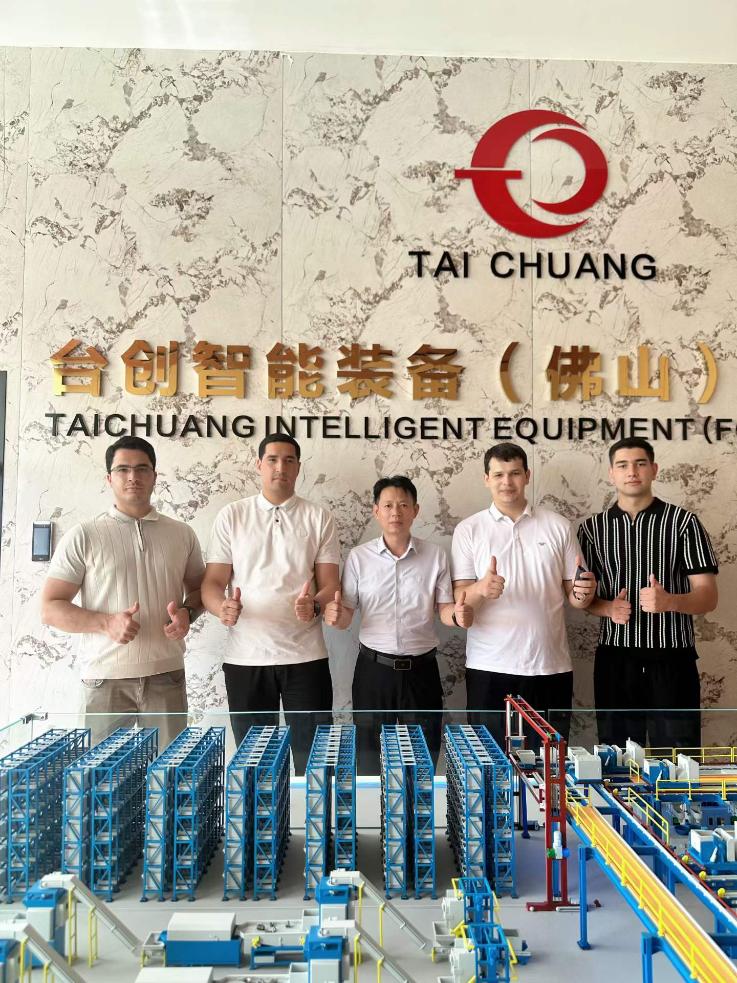 Clientes do Turcomenistão exploram soluções para extração de nozes em TAICHUANG