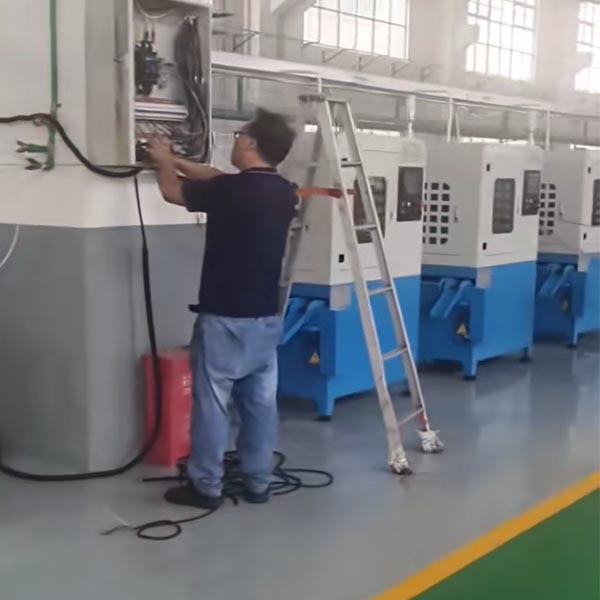 Atualizações de clientes de Jiangsu para máquinas de rosqueamento de nozes